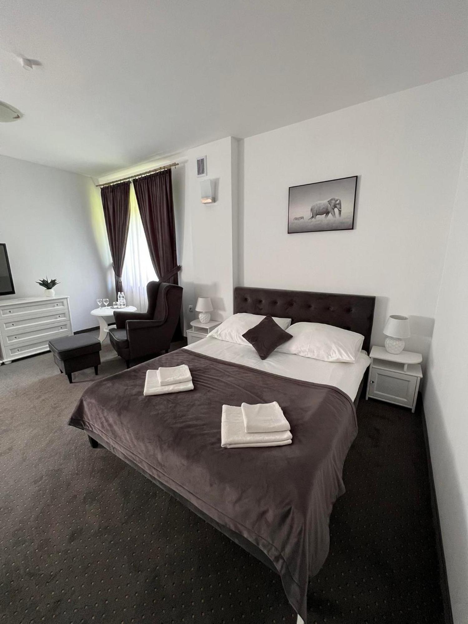 Hotel Park Opoczno Luaran gambar