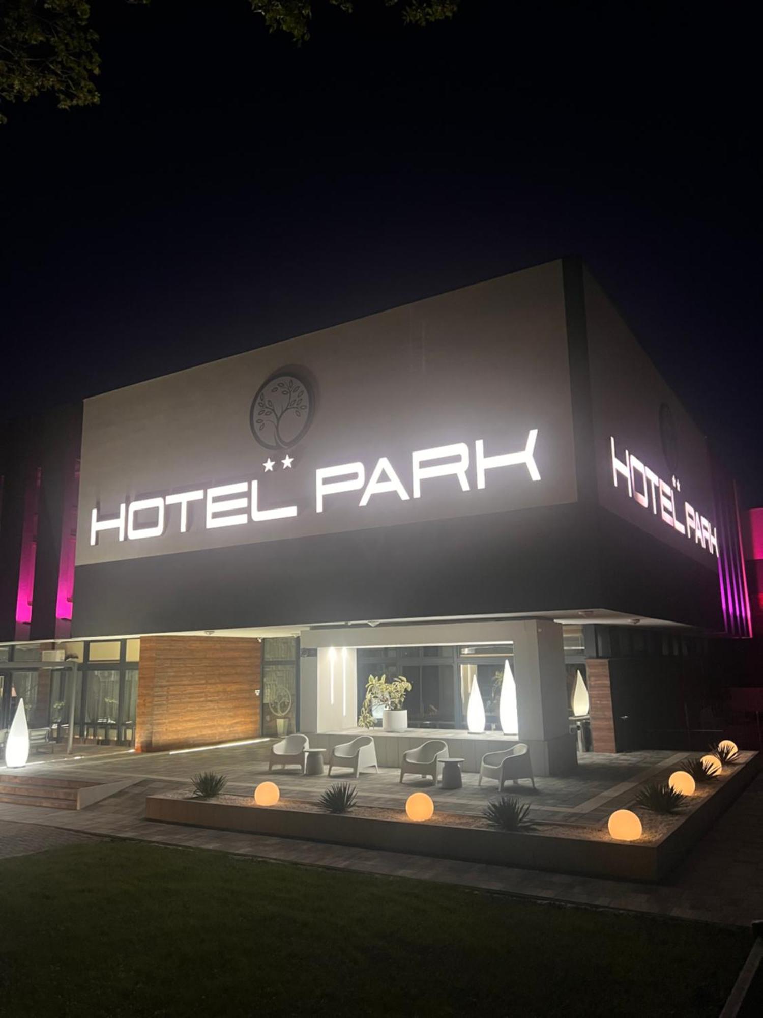 Hotel Park Opoczno Luaran gambar