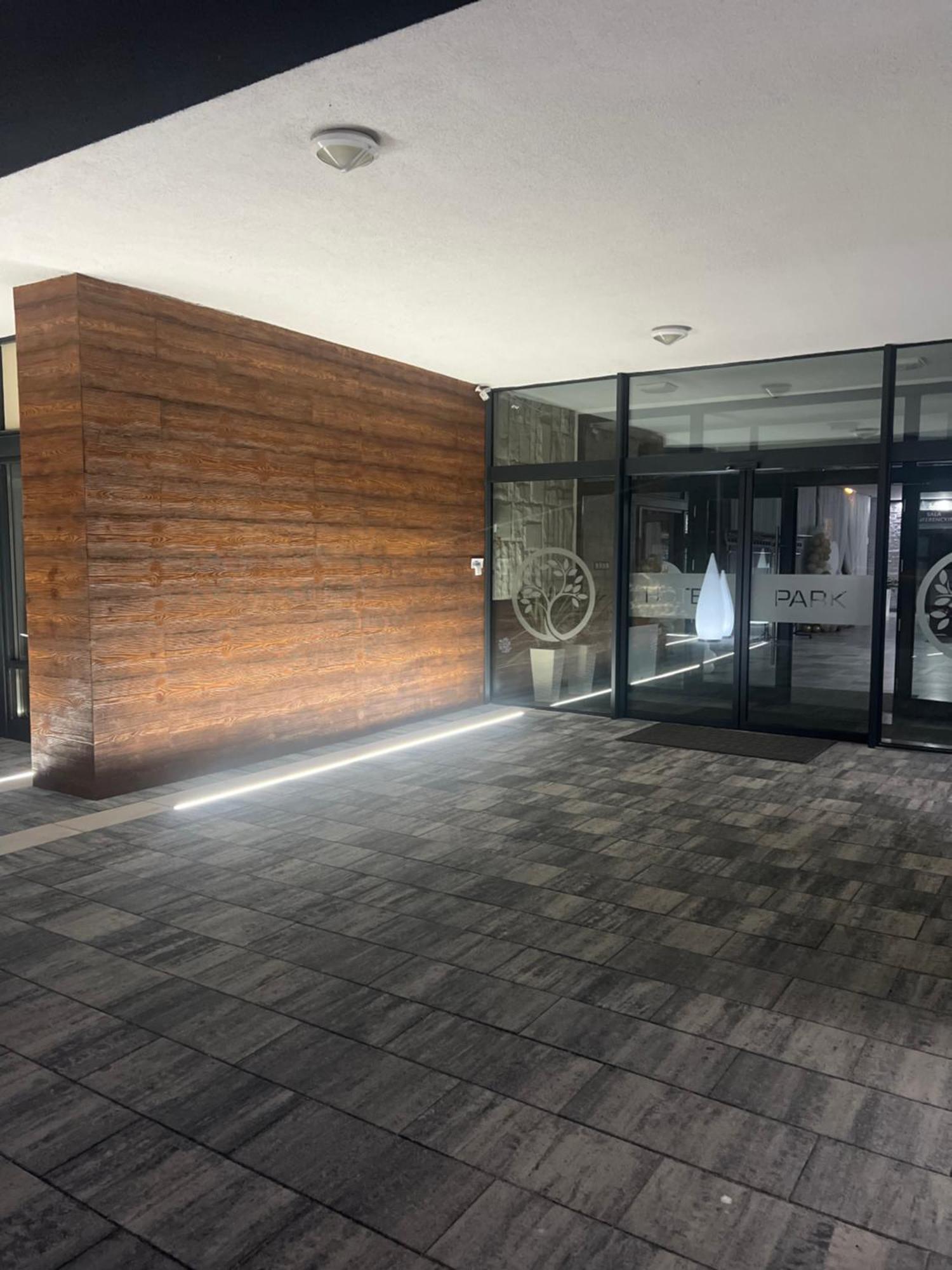 Hotel Park Opoczno Luaran gambar